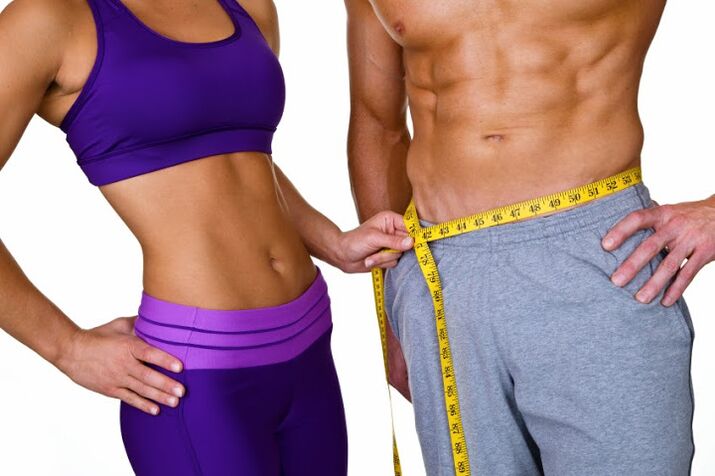 Un hombre y una mujer que perdieron peso en el abdomen.